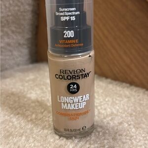 Revlon Cream Foundation Longwear Makeup shade 200 Nude